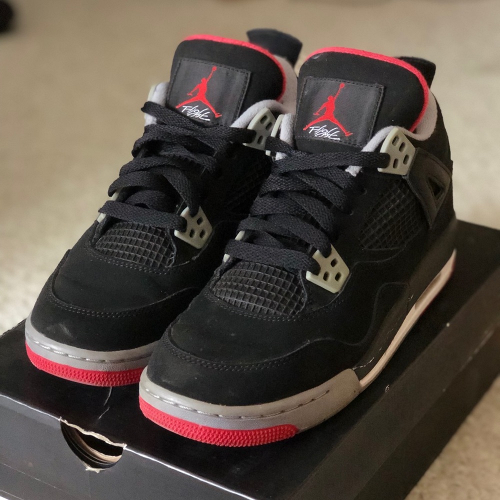 Jordan Retro 4 Breds (SIZE 5.5Y/WOMEN’S 7.5)